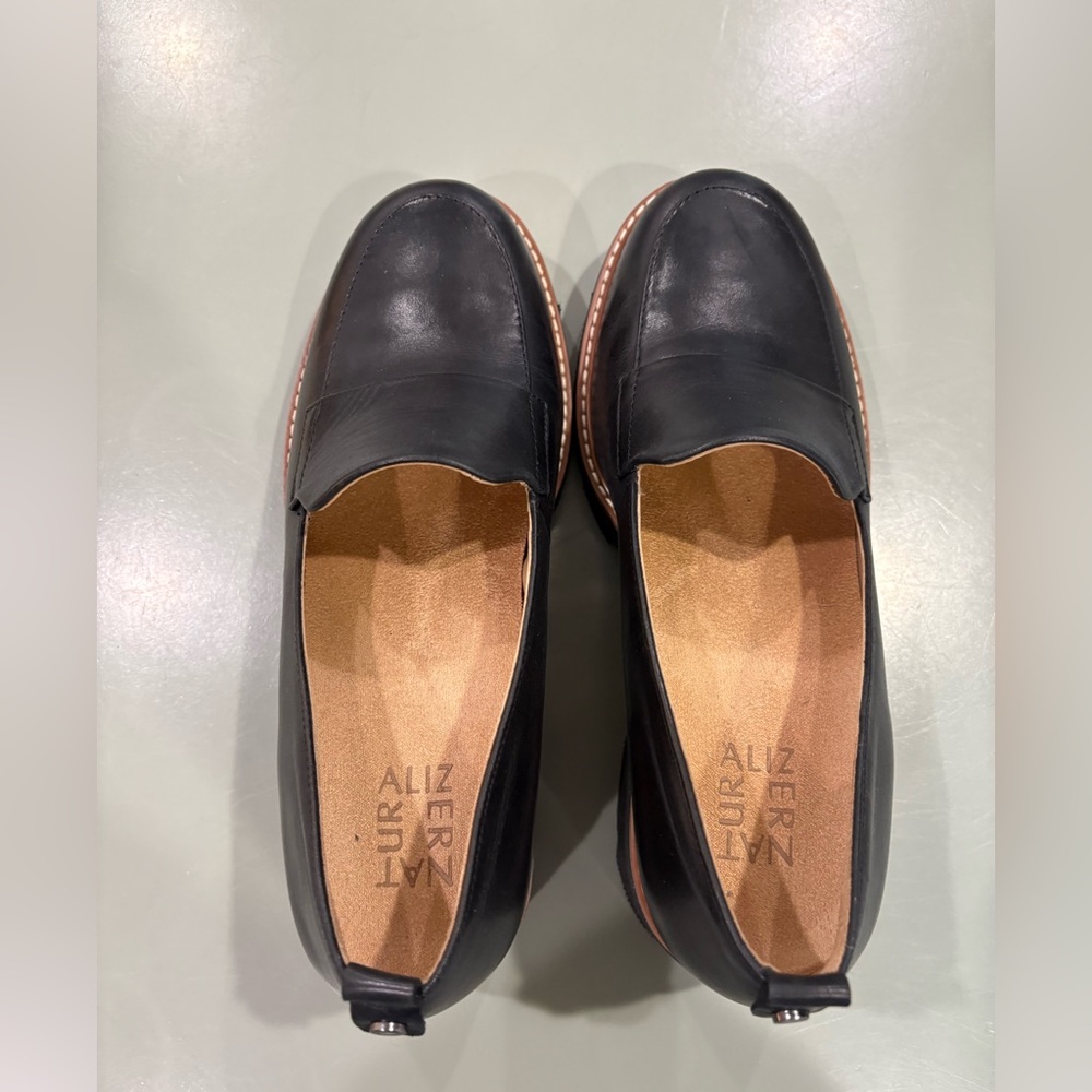 Women’s Naturalizer black loafer